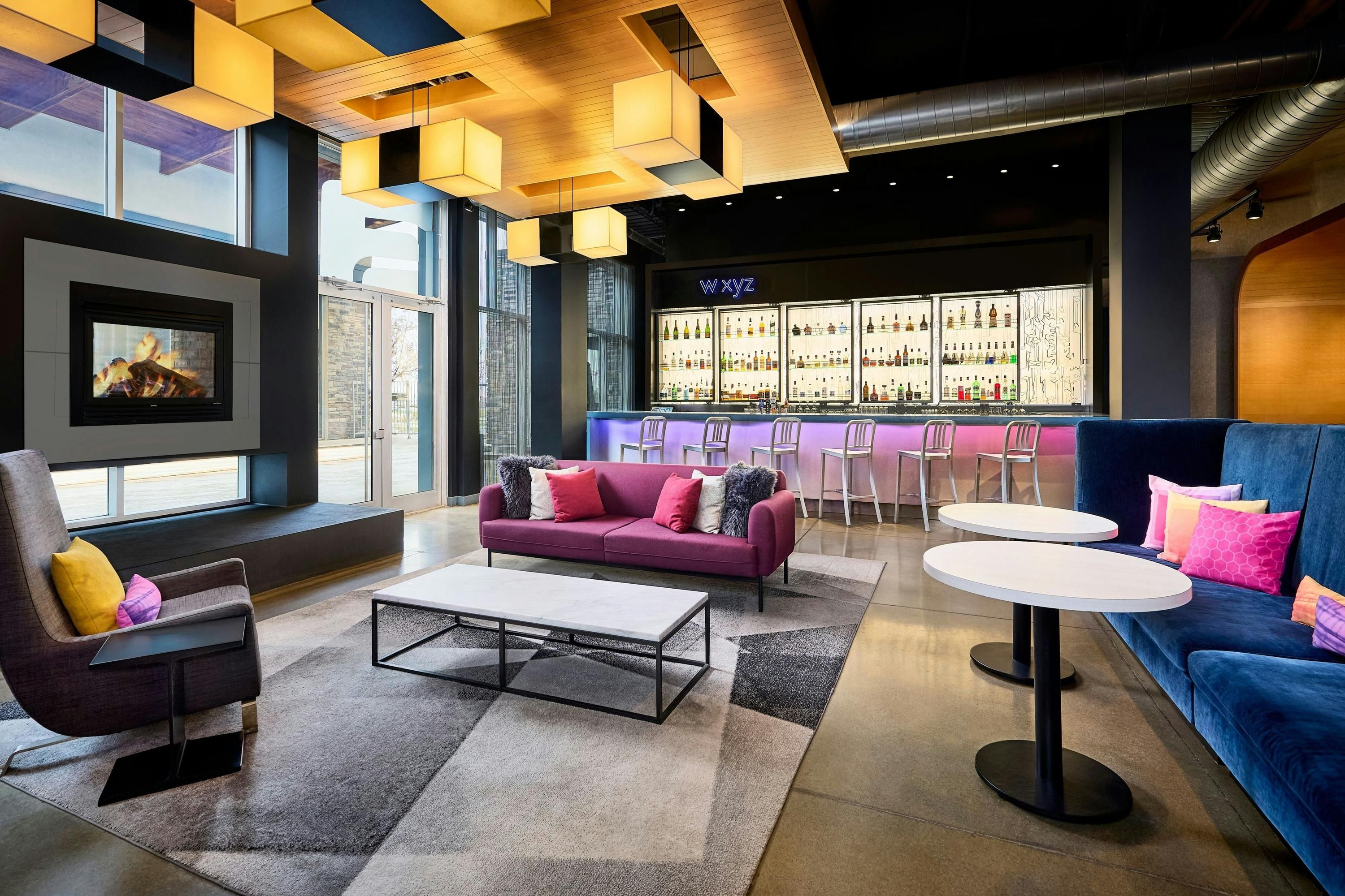 Aloft Vaughan Mills – W XYZ Bar & Lounge