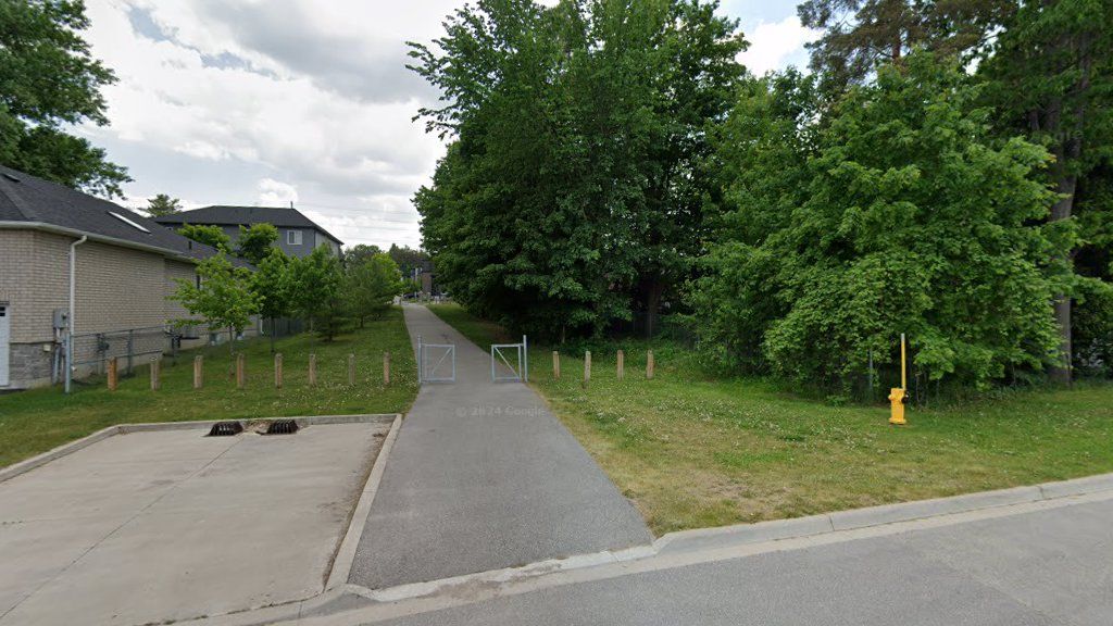 Bishop Drive and Kerrydale Road intersection looking south toward the gated connection