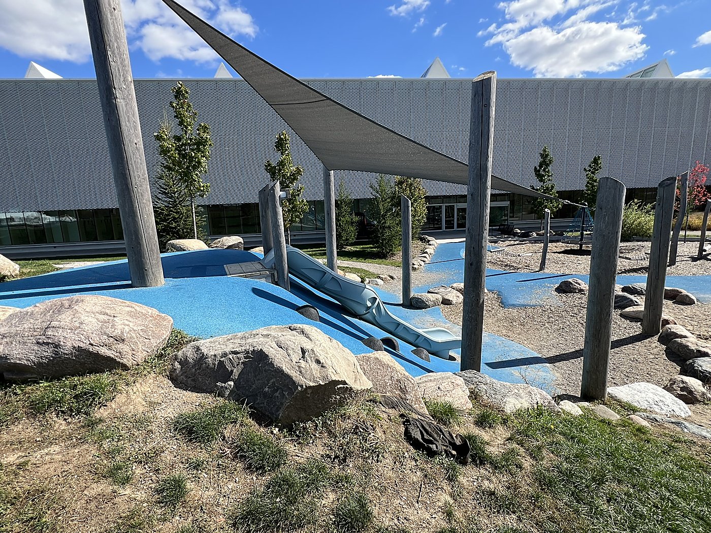 Churchill Meadows Community Centre – Building exterior