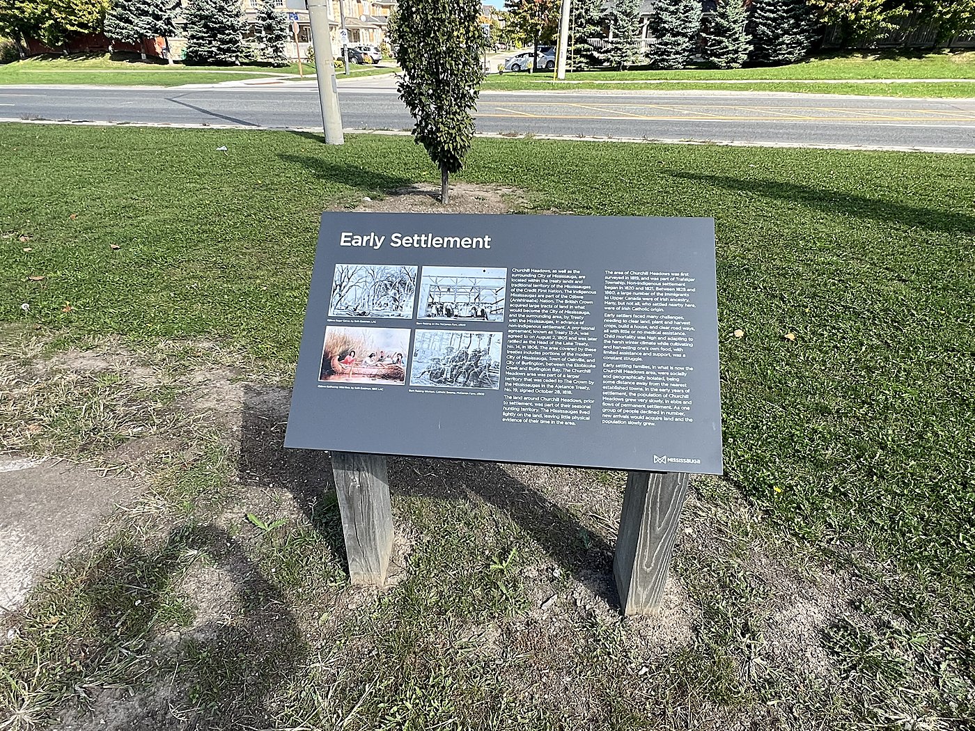 Churchill Meadows – Landscaped pathway and building approach