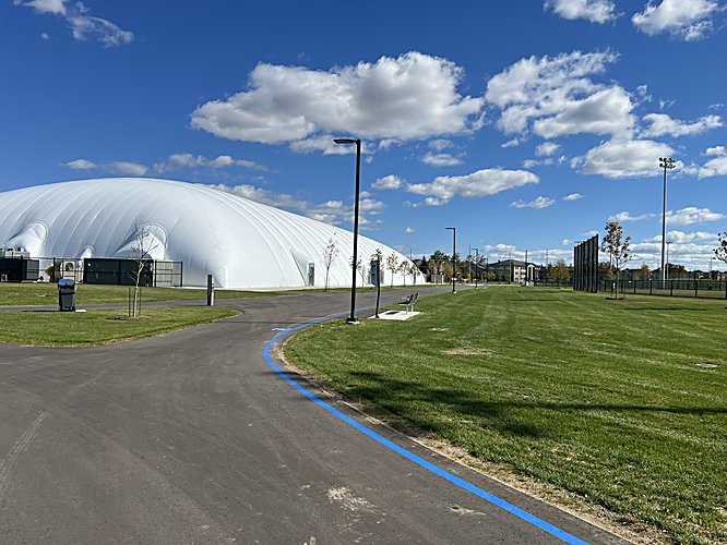 Churchill Meadows – Pathway and grounds