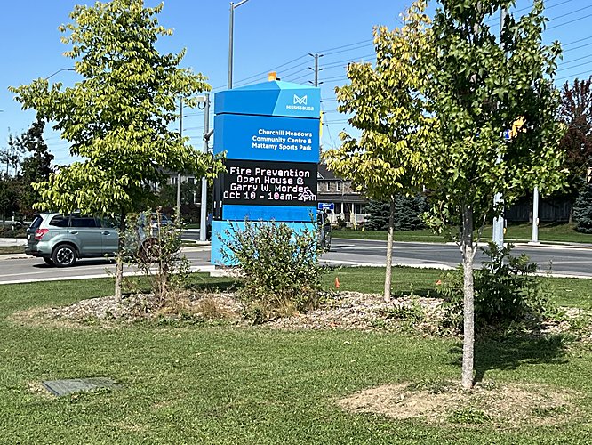 Churchill Meadows – Site signage and entrance