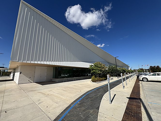 Churchill Meadows – Building facade