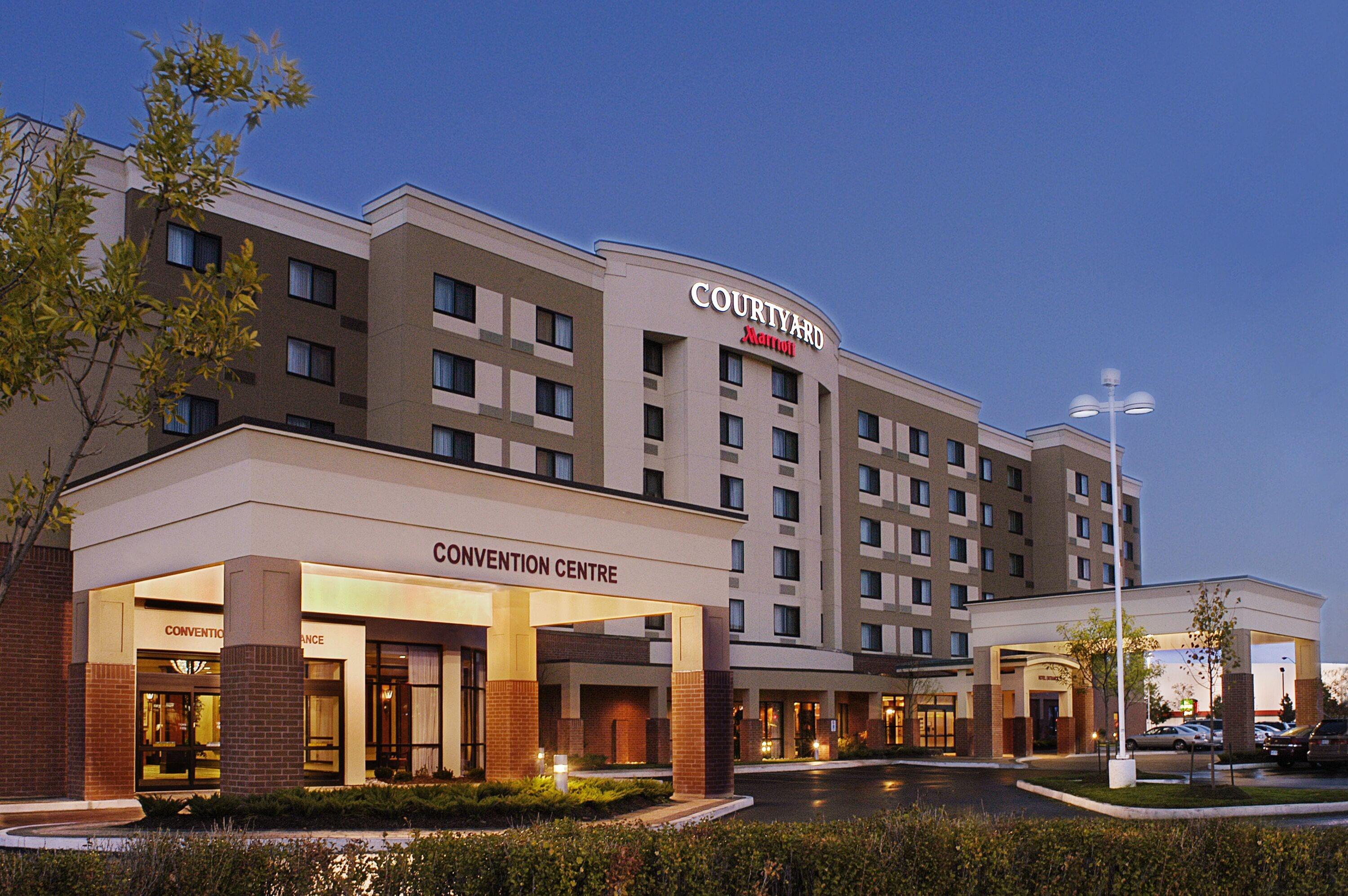 Courtyard Marriott Hotel – Building exterior at dusk