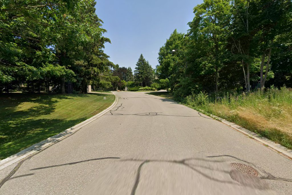 National Drive – Tree-lined residential streetscape in Vaughan estate neighbourhood