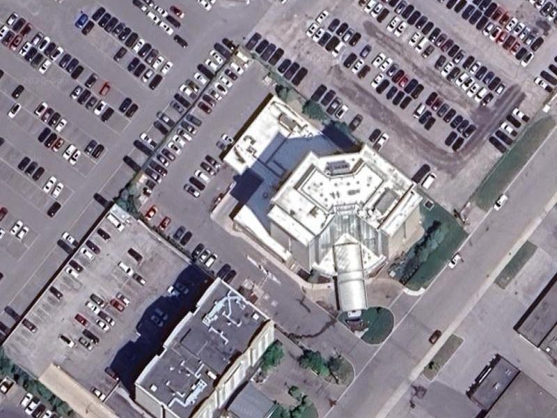 Hilton Garden Inn Mississauga – Aerial close-up of hotel building and site