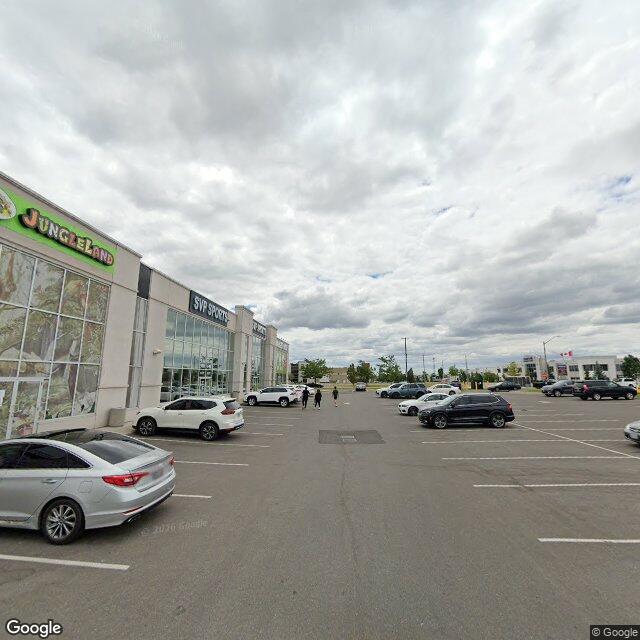 Industrial Building – Si Vous Play Sports – Building front with parking