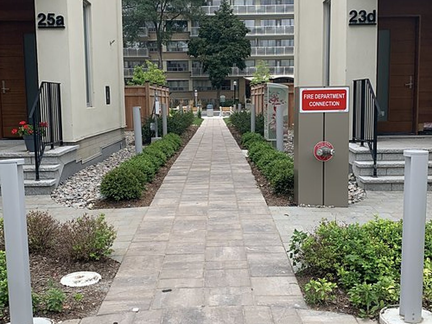 23 Lascelles – Walkway between townhouse units