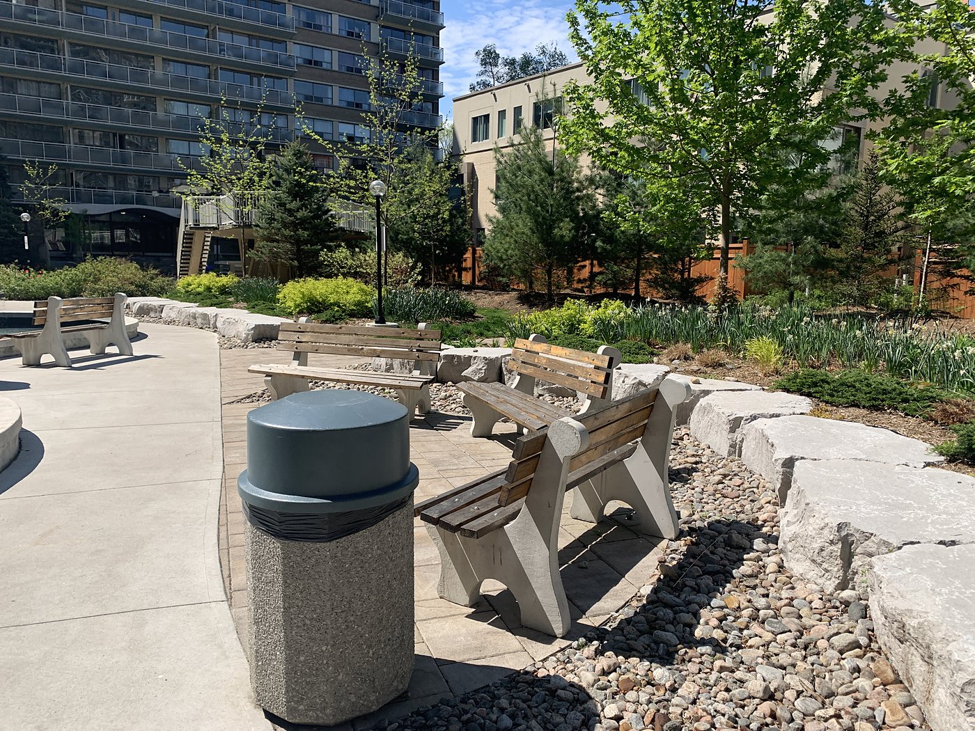 23 Lascelles – Courtyard landscaping and seating