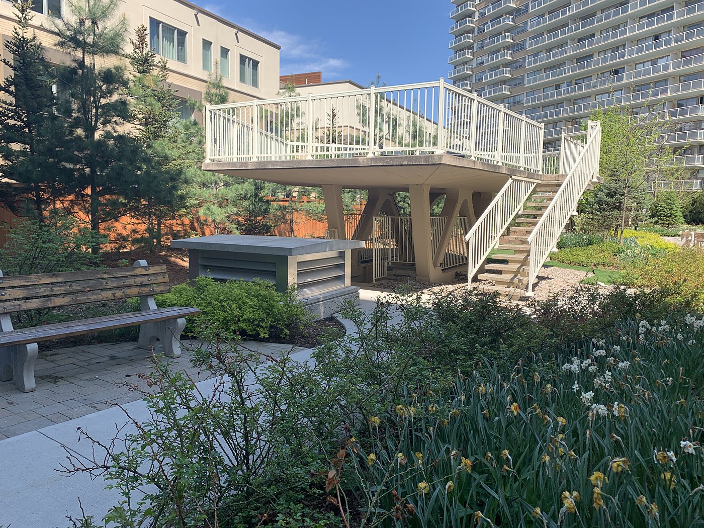 23 Lascelles – Elevated terrace structure