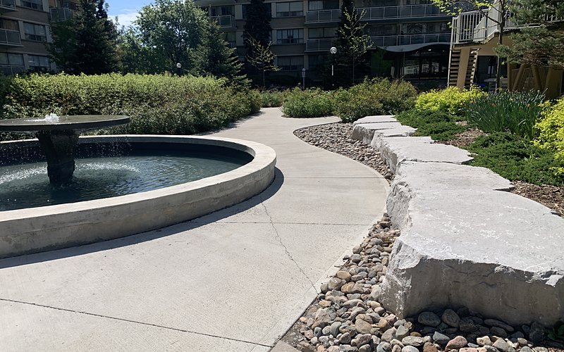 23 Lascelles – Fountain path with armourstone edging